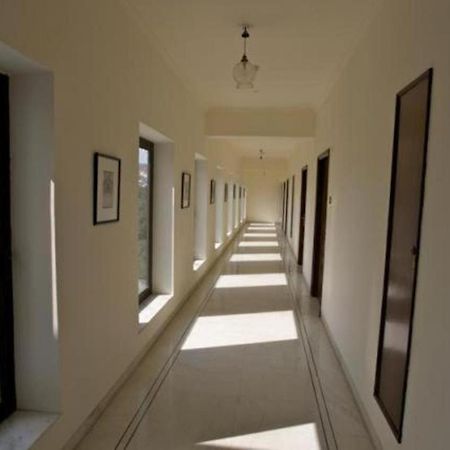 The Hadoti Palace, Būndi Buitenkant foto