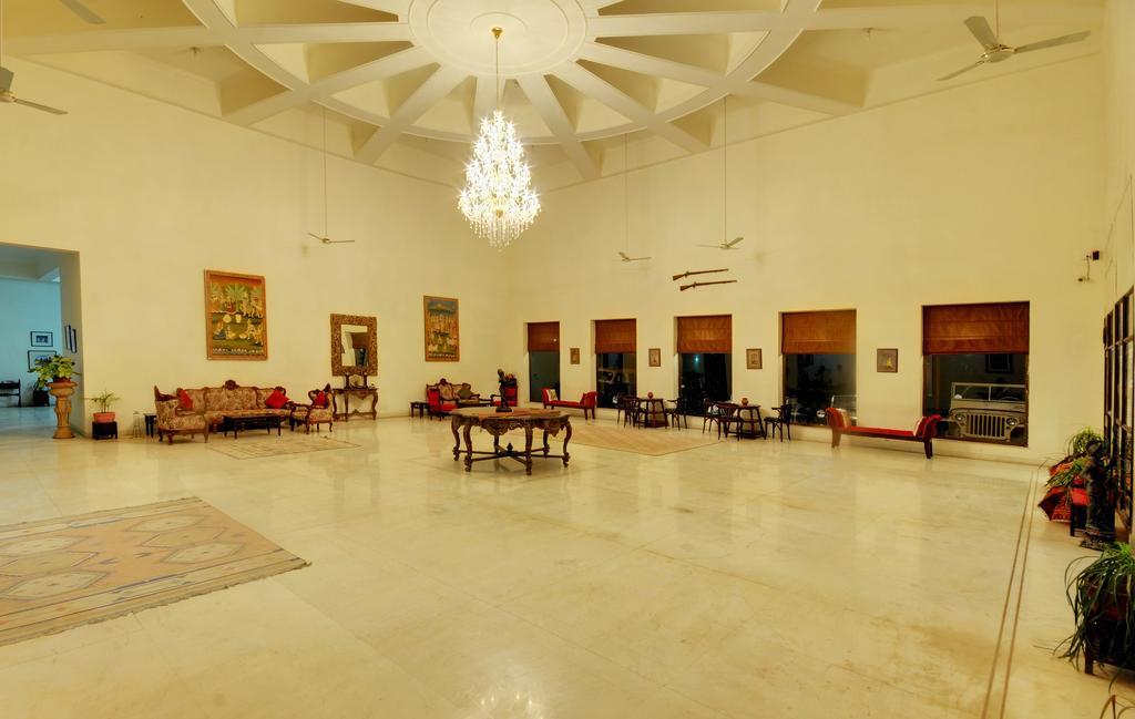 The Hadoti Palace, Būndi Buitenkant foto