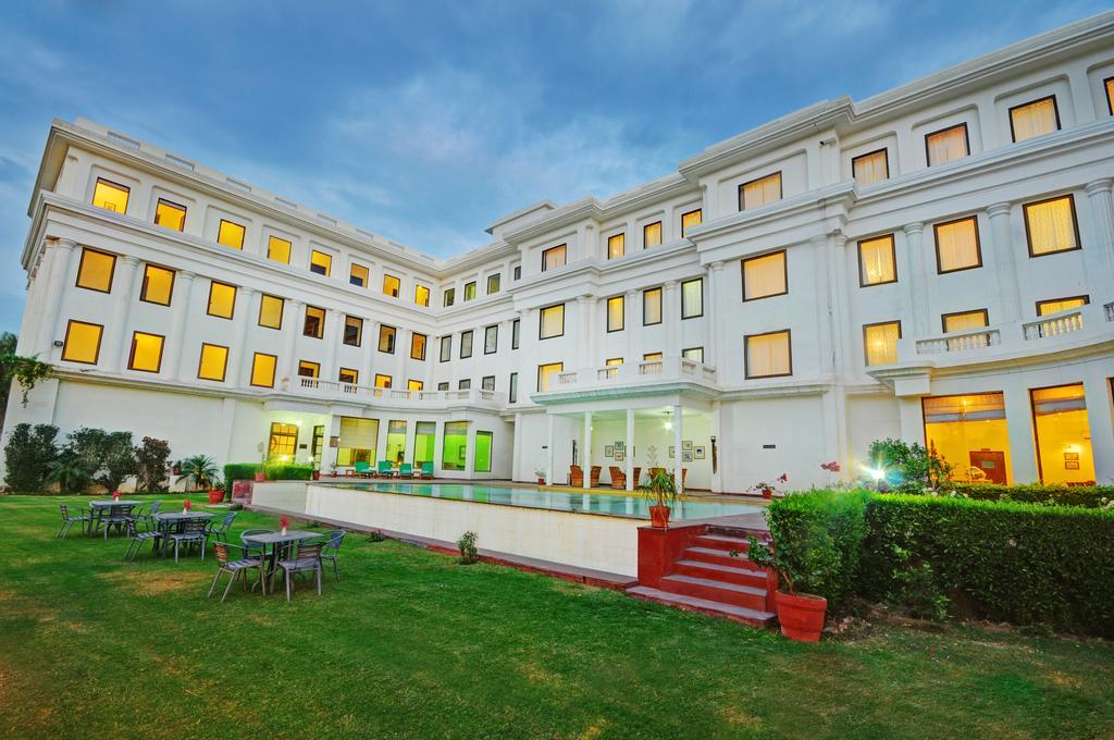 The Hadoti Palace, Būndi Buitenkant foto