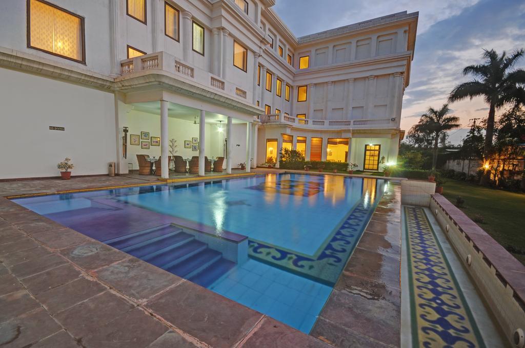 The Hadoti Palace, Būndi Buitenkant foto