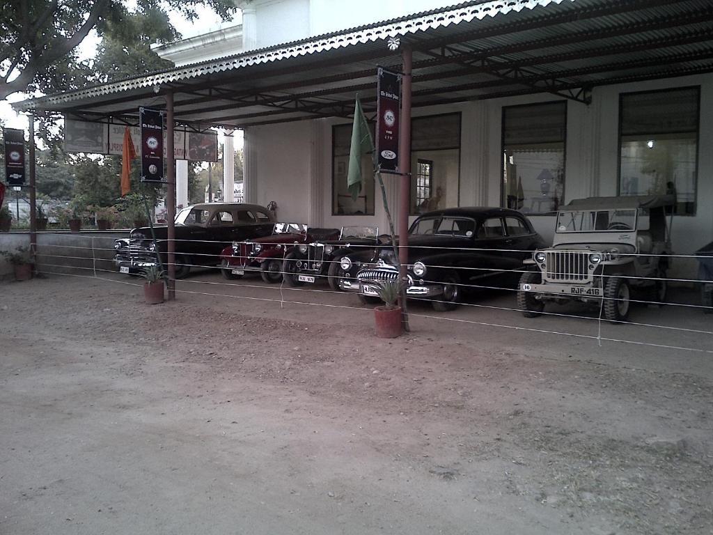 The Hadoti Palace, Būndi Buitenkant foto