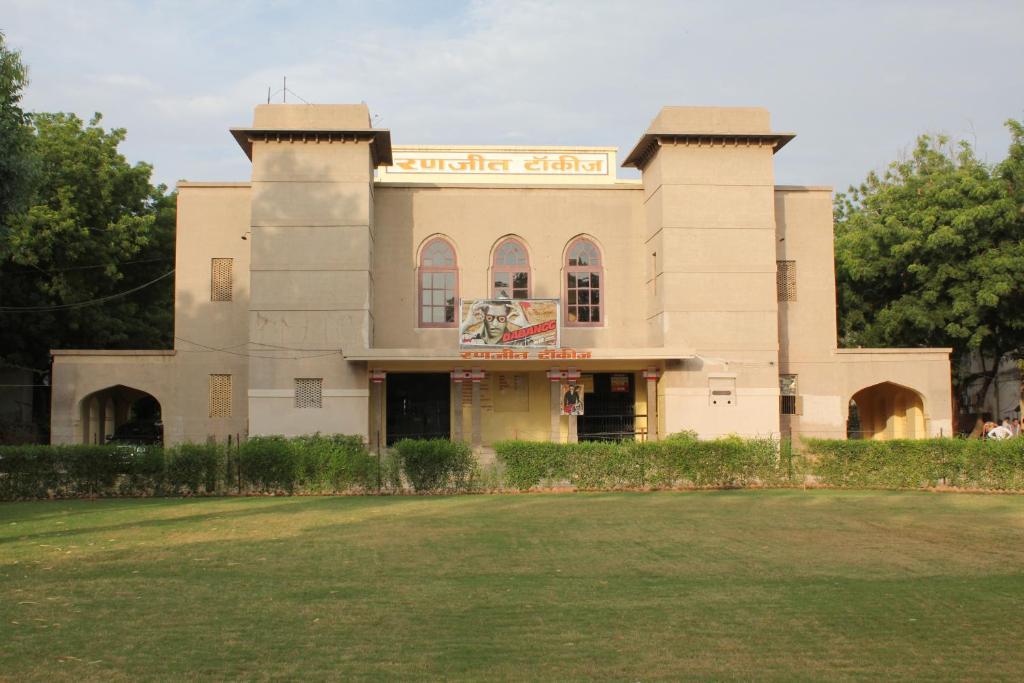 The Hadoti Palace, Būndi Buitenkant foto