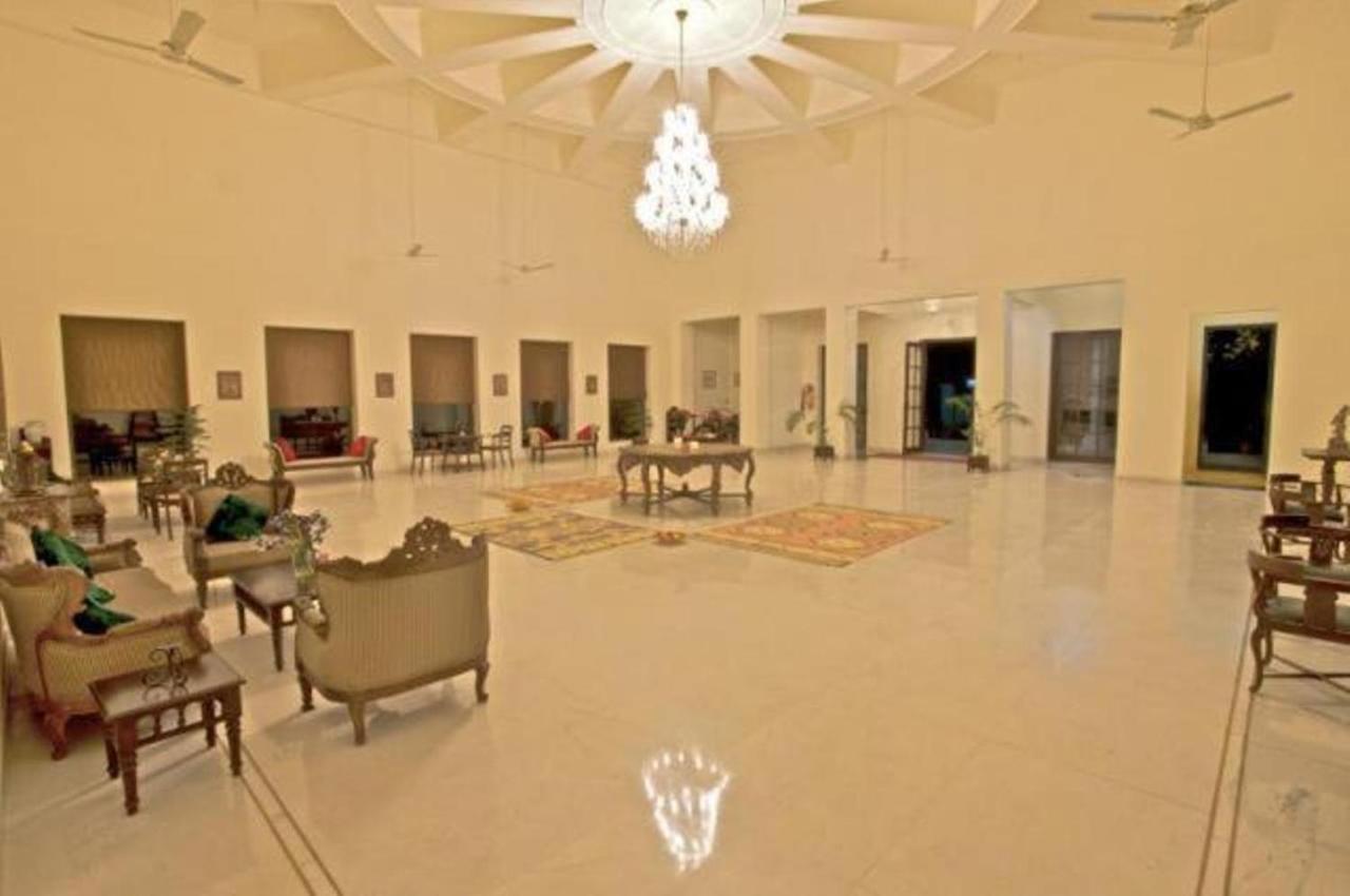 The Hadoti Palace, Būndi Buitenkant foto