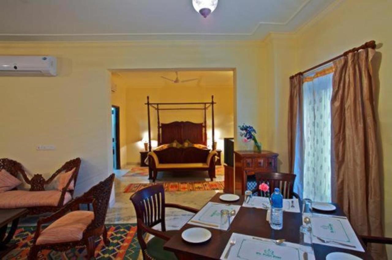 The Hadoti Palace, Būndi Buitenkant foto