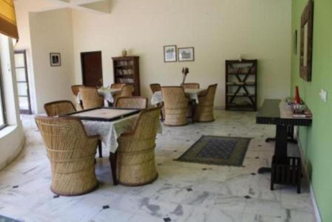 The Hadoti Palace, Būndi Buitenkant foto