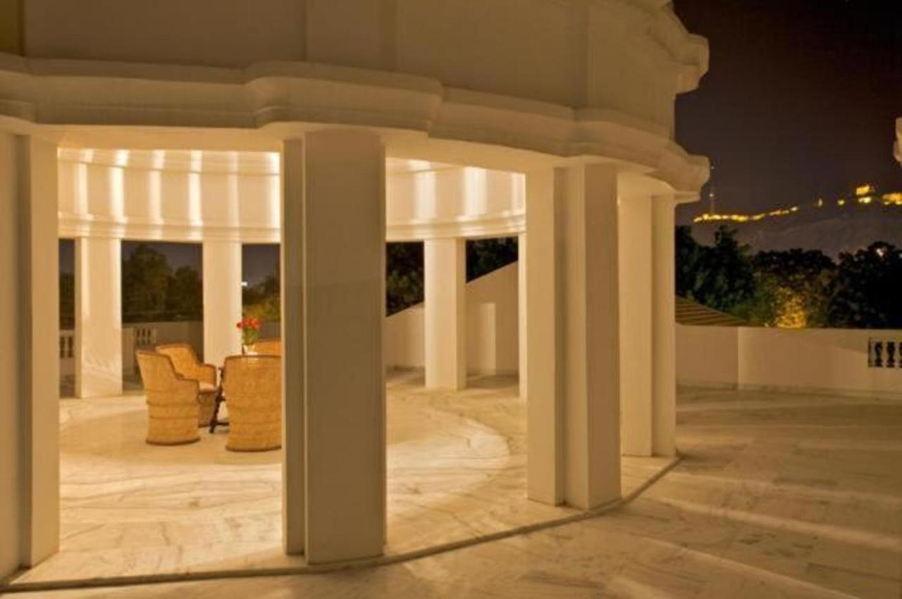 The Hadoti Palace, Būndi Buitenkant foto
