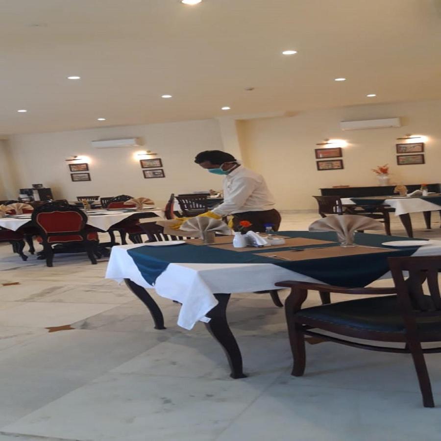 The Hadoti Palace, Būndi Buitenkant foto